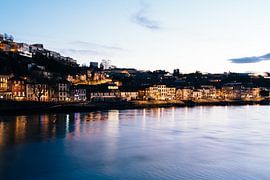 Schemering in de haven van Porto by Annemarie Rikkers