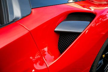 Détail de l'admission d'air de la voiture de sport Ferrari 488 Spider sur Sjoerd van der Wal Photographie