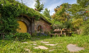 Hobbit-huisje in Hobbiton Shire, Nieuw-Zeeland van Troy Wegman