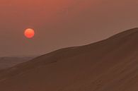 Zonsondergang in de woestijn van Anita Loos thumbnail