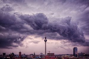 Unwetter über Berlin van Pierre Wolter