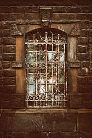 Vergittertes Fenster von Norman Krauß