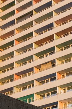 Bunte Balkone im Sonnenlicht von David Heyer