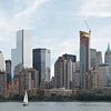 New York skyline met zeilboot van Remke Spijkers