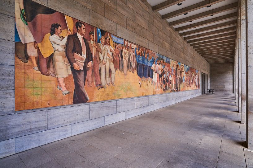 'Building the Republic' mural in Berlin by Jenco van Zalk