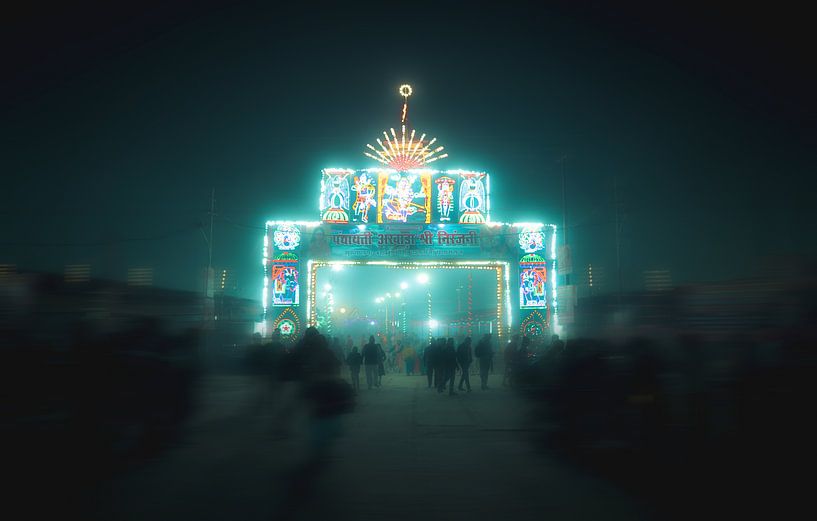 Neon-Tor in Kumbh Mela von Edgar Bonnet-behar