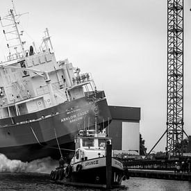 Lateral launching of a ship sur Roy Kosmeijer