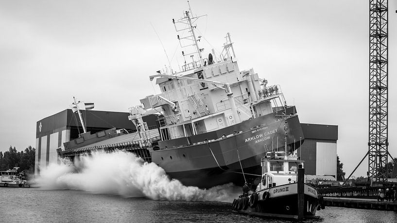 Lateral launching of a ship par Roy Kosmeijer