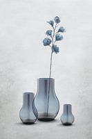 Glasvasen in transparenten Grau-Blau-Tönen