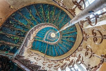 Escalier en colimaçon dans un château polonais sur Gentleman of Decay