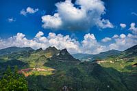Nuage au-dessus des montagnes