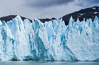 Uitzicht op de ruige Perito Moreno gletsjer in Argentinië van Shanti Hesse thumbnail