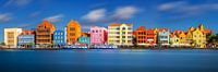 Curaçao in het Caribisch gebied met de kleurrijke huizen van Willemstad.