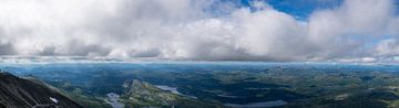 Panoramisch uitzicht vanaf Gaustatoppen in Noorwegen van Matthias Korn