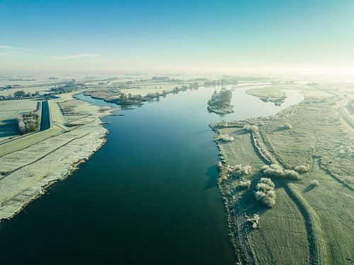 Zonsopgang over de IJssel in de IJsseldelta in de winter