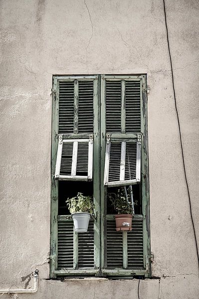 Fenster mit Fensterläden von Anouschka Hendriks