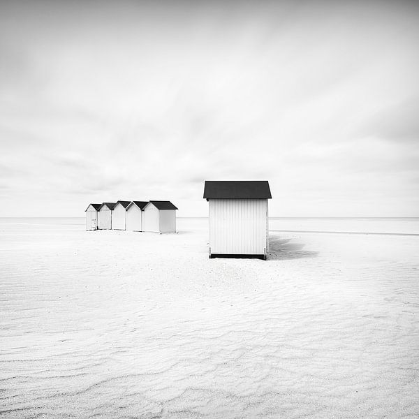 Strandhutten aan de Atlantische Oceaan. Normandië van Stefano Orazzini