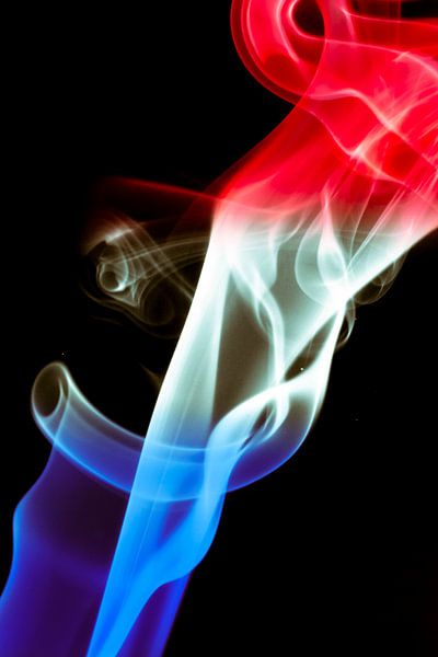 Niederländische Flagge mit Rauchmotiv von Gert Hilbink