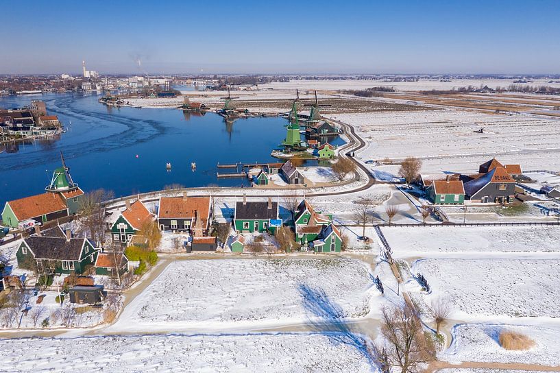 Zaanse Schans in the snow by Menno Schaefer