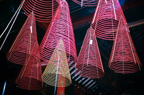 Wierookstokjes in een pagode in Saigon