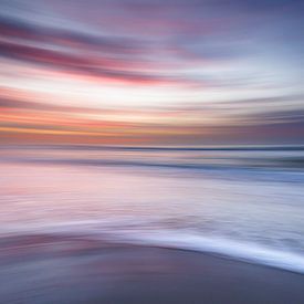 Motion @ the shore No. 7 by Linda Raaphorst
