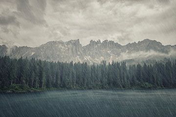 Regen op het meer van Manjik Pictures