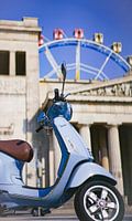 Vespa op de Königsplatz