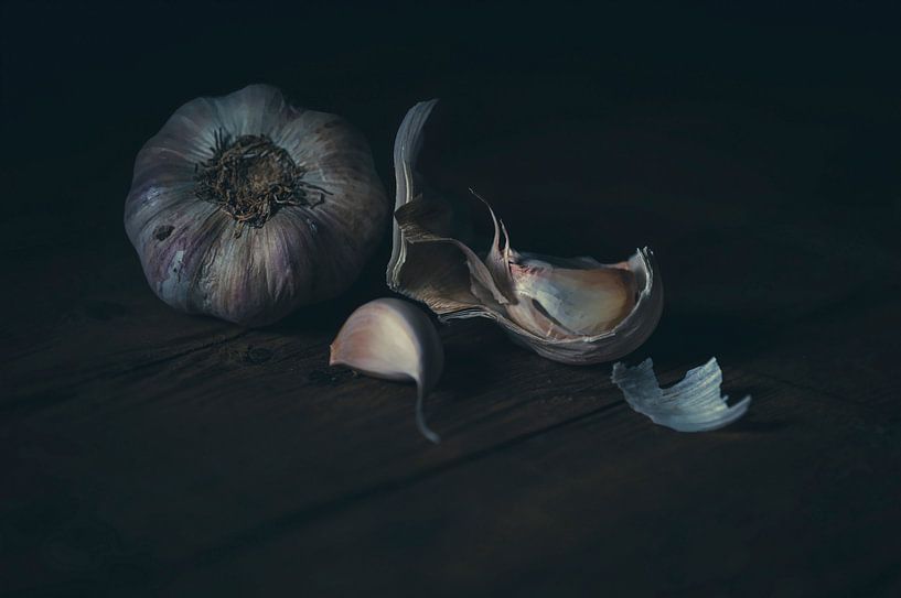 Garlic on a wooden table by John Quendag