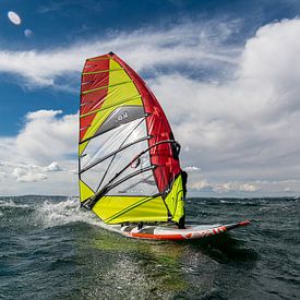Speeding Windsurfer van Lorenzo Nijholt
