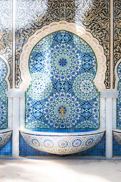 Blauwe Marokkaanse fontein uit Fez van Wouter Kuin