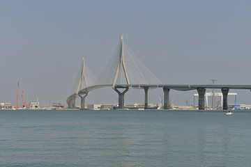 Unieke verkeersbrug - Puente de la Pepa in Cádiz van Silva Wischeropp