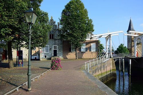 Naar de brug