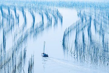Boat sails in Canal of Poles by Rudmer Hoekstra