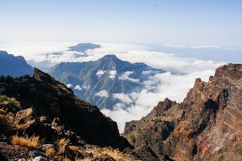 highest point mountain on la palma. by Rick Van der bijl