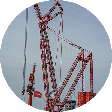 Mammoet PTC 210-DS hijskraan in Schiedam.