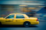 Gelbes Taxi in New York von Arnaud Bertrande Miniaturansicht