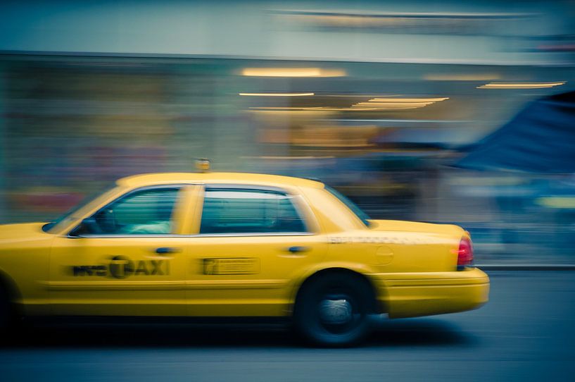 Gelbes Taxi in New York von Arnaud Bertrande