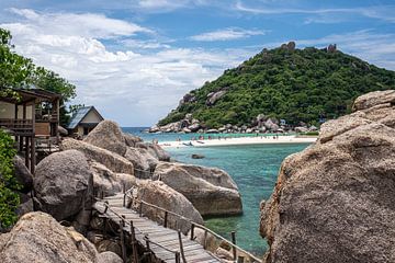 Uitzicht op het strand van Ko Nang Yuan , Thailand van Rick Van der Poorten