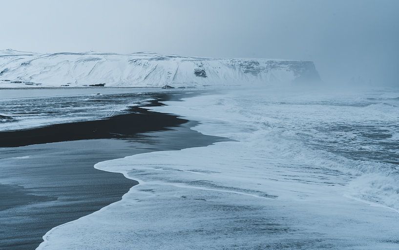 Reynisfjara Black Sand Beach in Ijsland van Michiel Dros