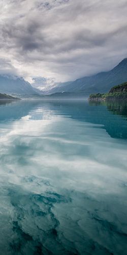 Reflectie in een meer (deel 3 van een drieluik)