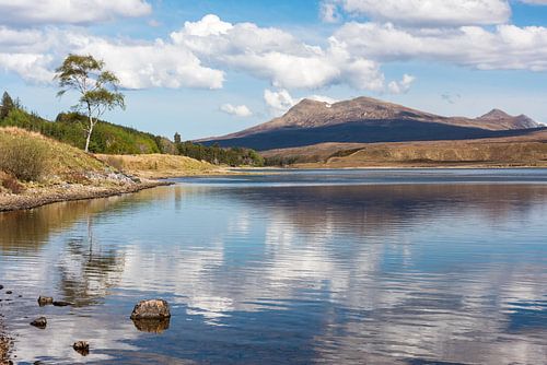 Romantic loch in the Scottish hghlands