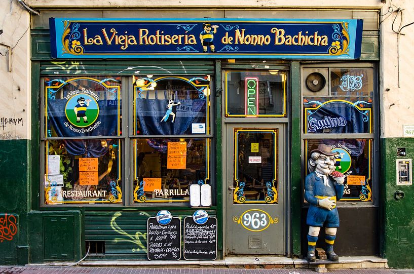 Vitrine de magasin dans le quartier de San Telmo à Buenos Aires en Argentine par Dieter Walther