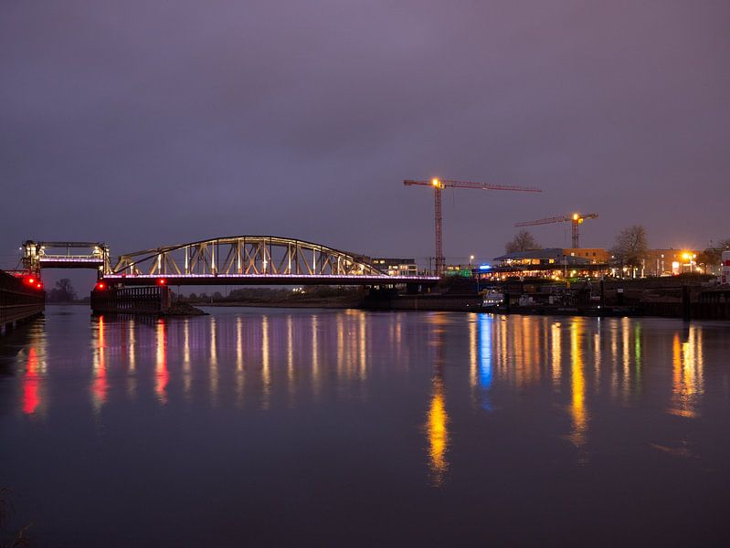 Die Stadt Zutphen in der Dunkelheit von Piev