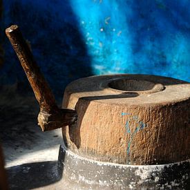 Hand millstone by Ton Bijvank