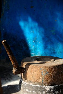Hand millstone by Ton Bijvank