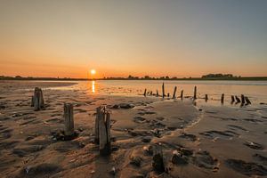 Zonsondergang bij rivier de Lek van Moetwil en van Dijk - Fotografie