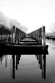 Boote in einem kleinen Hafen