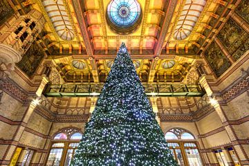 Christmas tree Station hall Groningen by Volt