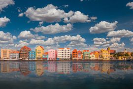 Handelskade in Willemstad #2 von Edwin Mooijaart