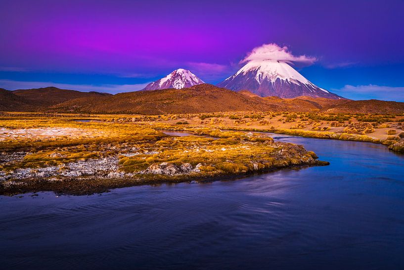 De nacht valt over de Parinacota vulkaan van Chris Stenger